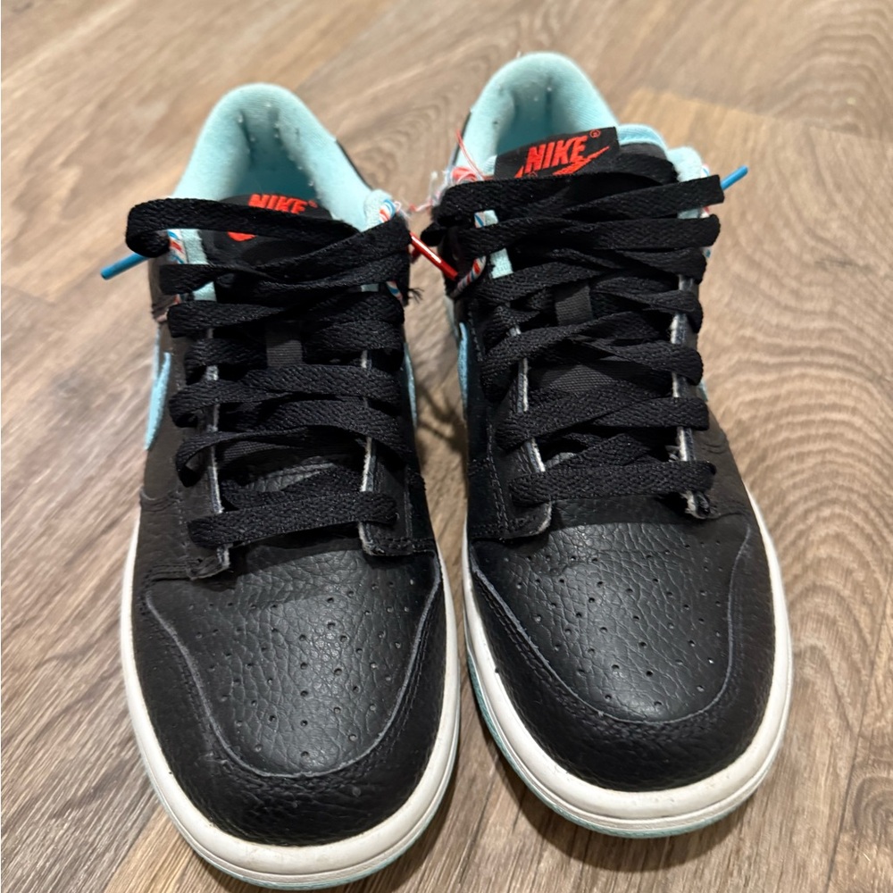 Nike - Picture 2 of 3
